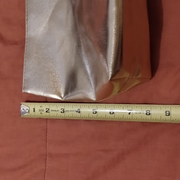 Large Gold Make-up Bag! - Picture 4 of 6